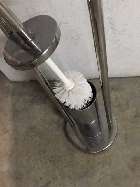 Piaçaba com porta-rolos cromado