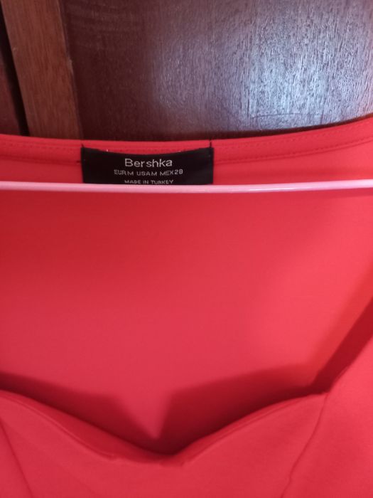 Macacão vermelho tamanho M