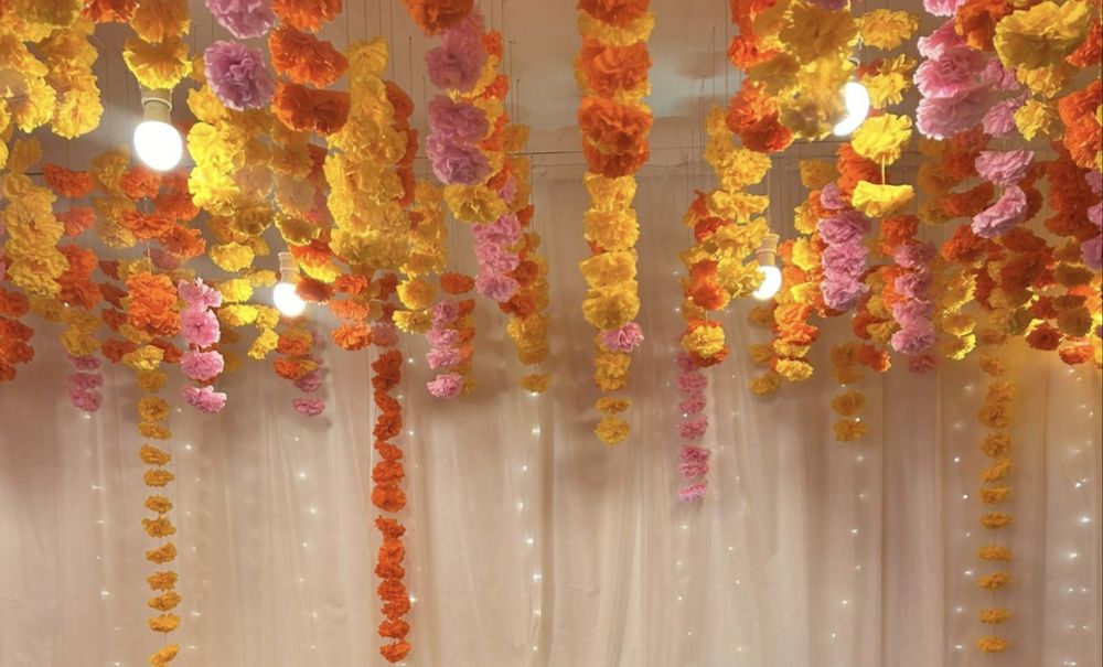 Flores de Papel Rosas Amarelas e Laranjas