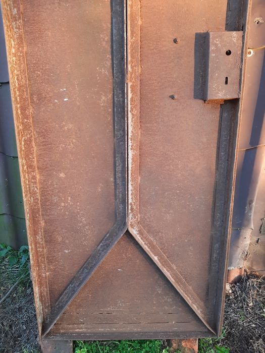 Solidne drzwi metalowe