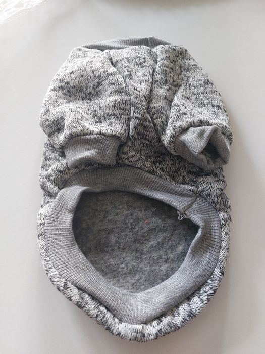 Ubranka dla malego psa lub kota. lub kota