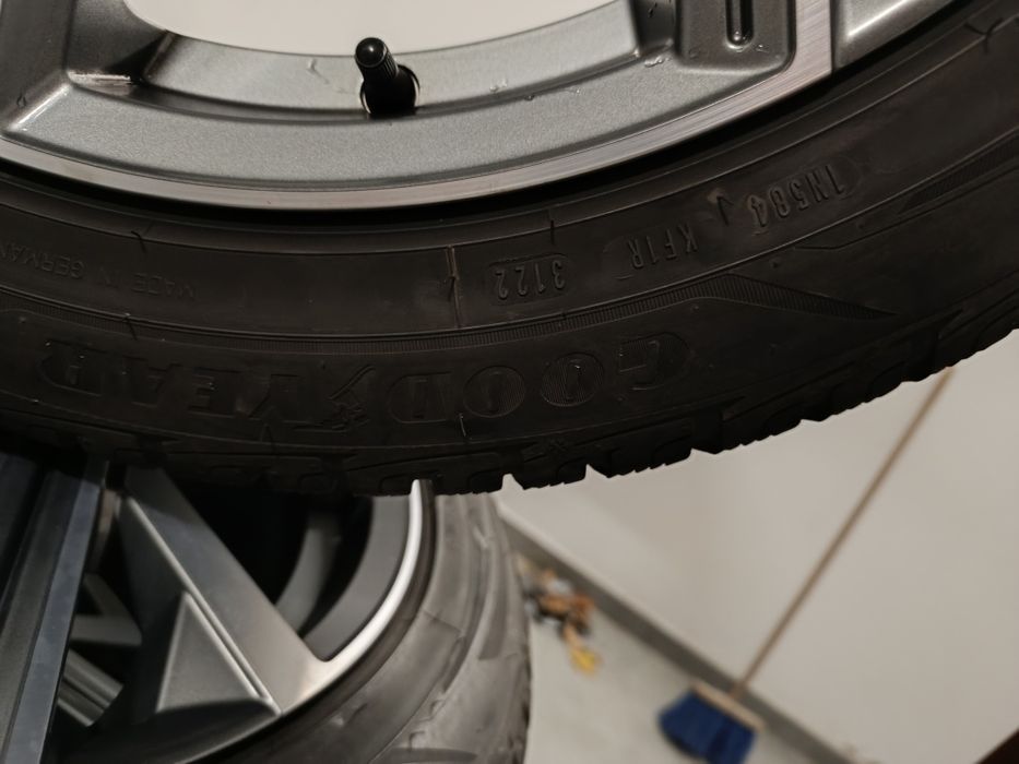 Koła Seat Tarraco 19 Goodyear UltraGrip 235/50 R19 zimowe