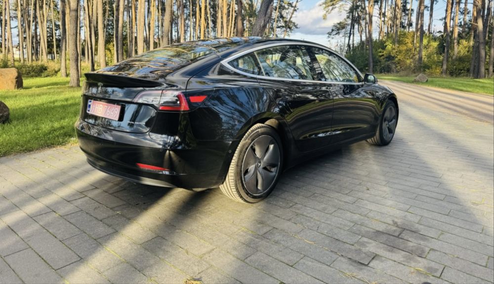 Оренда Tesla для таксі 390+ км