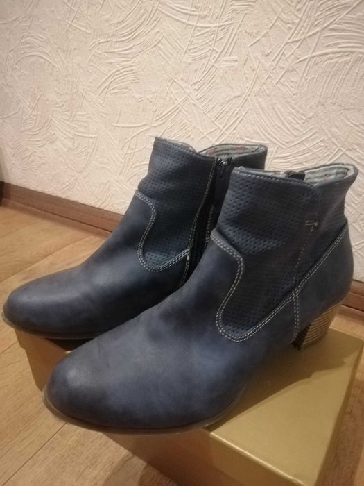 Продам женские демисезонные ботинки