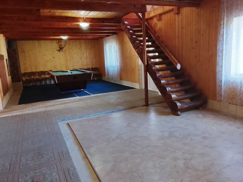 Житловий будинок з вбудованими приміщеннями комерційного призначення