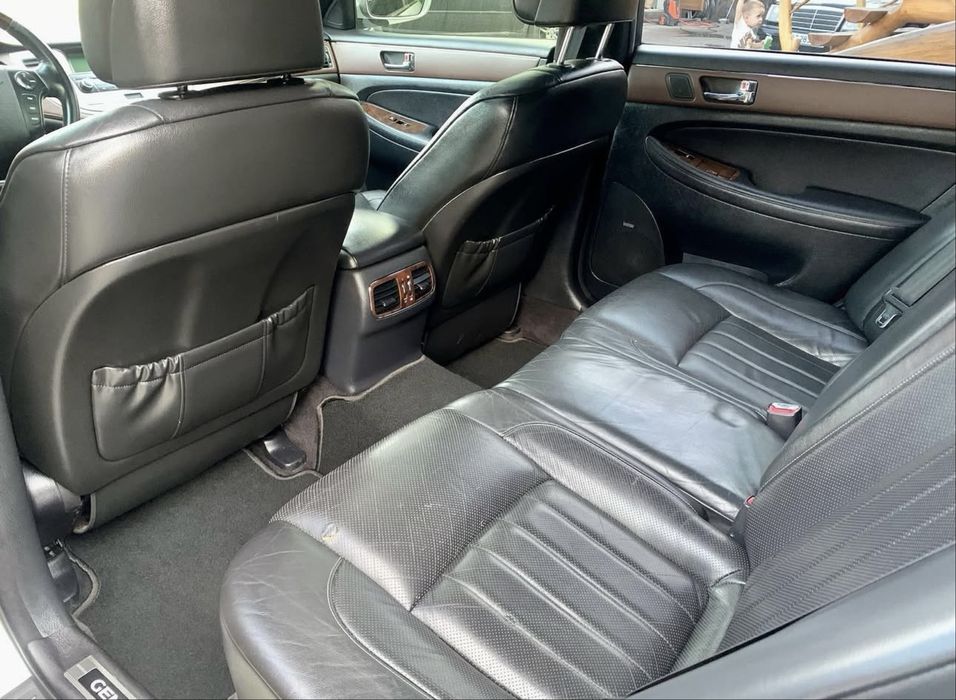 Hyundai genesis 2008р