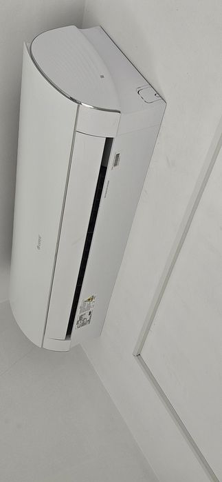 Klimatyzator ścienny biały firmy GREE