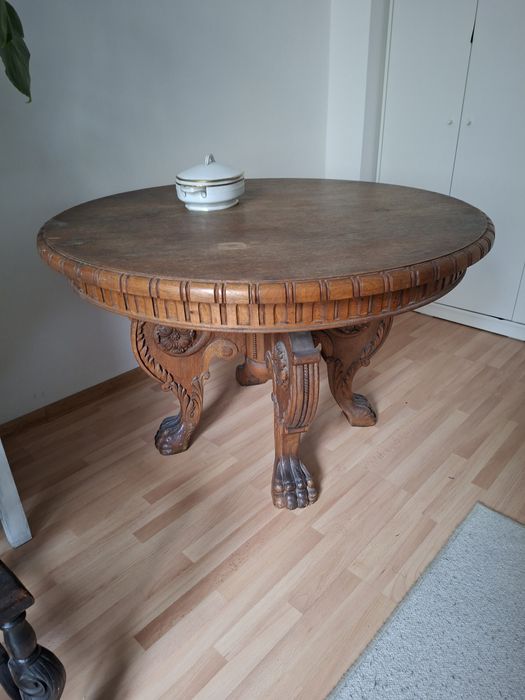 Ponad 90-letni drewniany stół