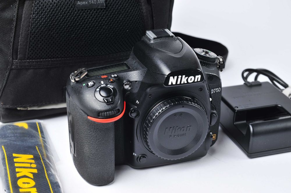 Nikon D750 seminova (950 disparos)