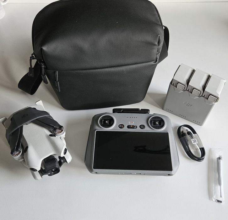 Dji mini 4 pro Fly More Combo z Rc 2, AKTYWNY Dji Care, 3 baterie Refresh