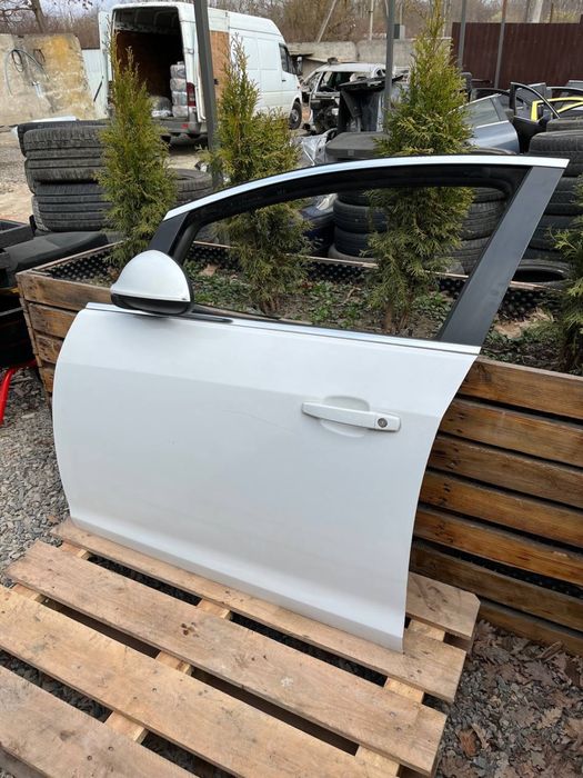 Дверка передня ліва Opel Astra J 08-15р. Опель Астра Аш