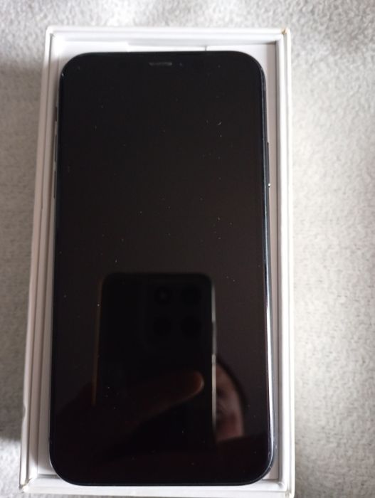 Продам iPhone XR Black 64гб