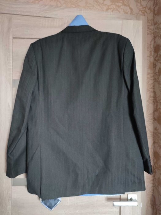 Продам чоловічий костюм