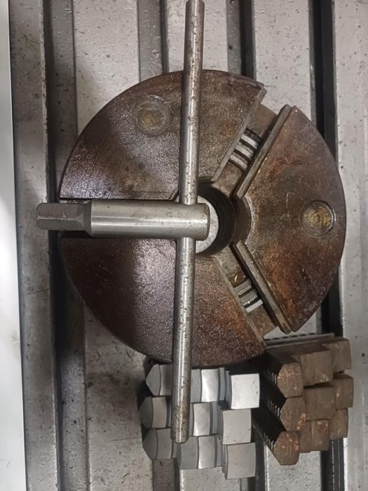 Uchwyt Tokarski Bison 160