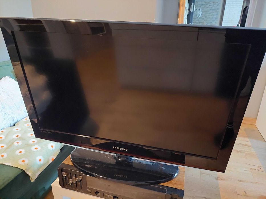 Telewizor Samsung 32 cale LED z pilotem LE32C450