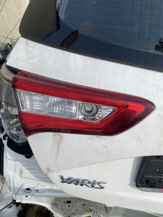 Toyota yaris III LIFT lampa w klape lewa
