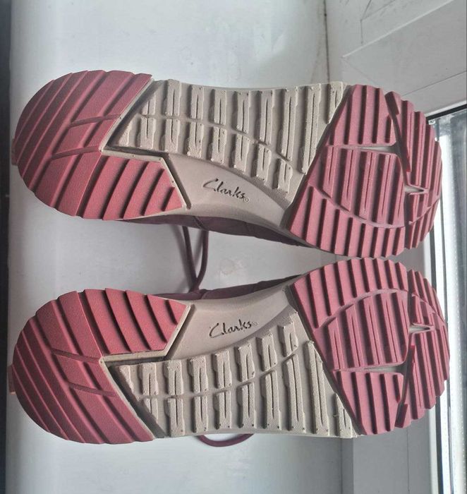 Женские кроссовки clarks