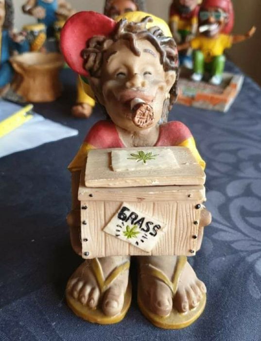 Cinzeiros, bonecos, relógio, caixa+suporte incenso Rastaman Bob Marley