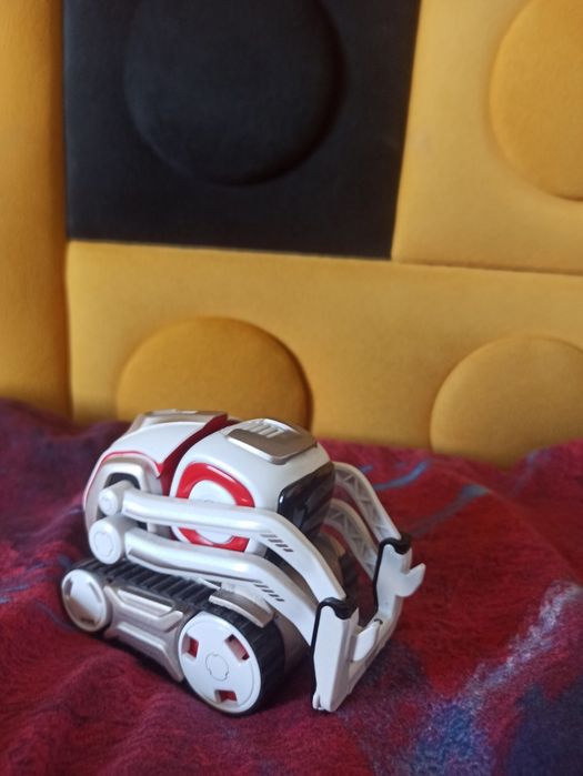 Cozmo inteligentny robocik