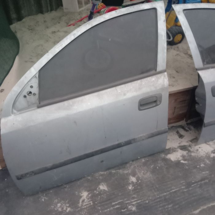 Продам двери Опель астра Джи