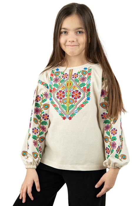 Новинки лляних вишиванок для всієї родини