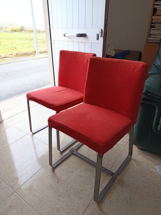 Cadeiras de sala de jantar.