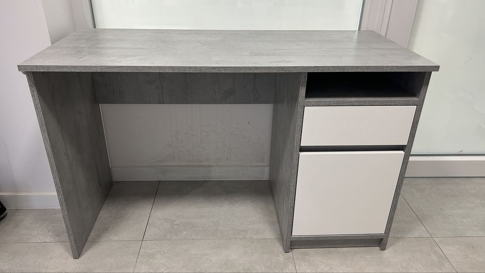 Biurko szaro-białe stan idealny kupione 2025