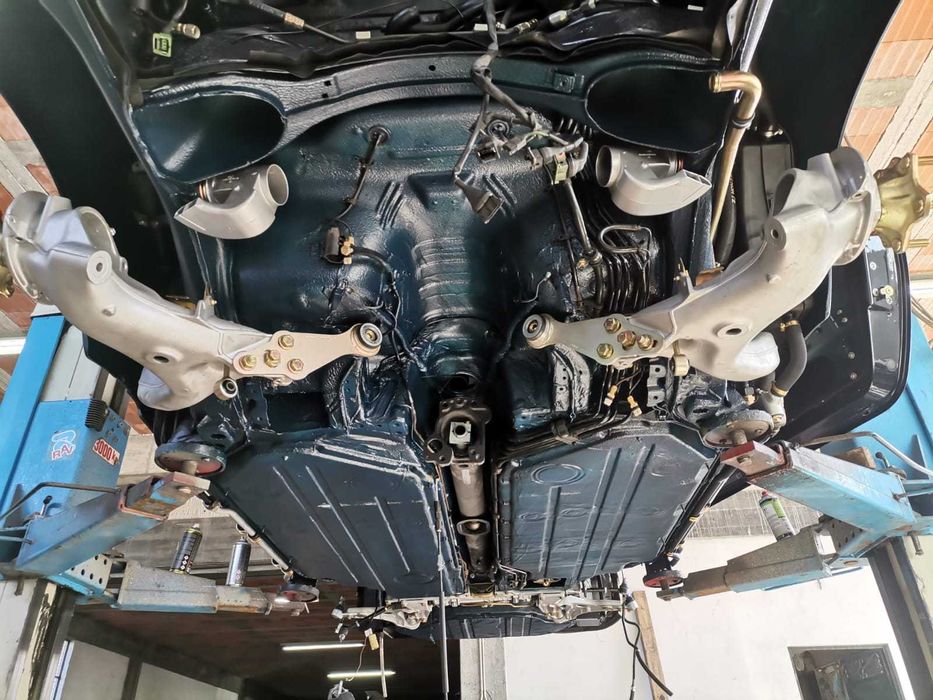 Oferecemos serviços de reparação e restauro para automóveis e moto