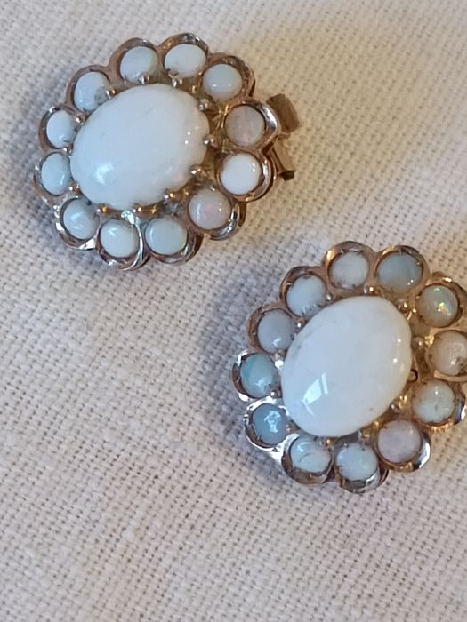 Золото, 14 карат и опалы.Антикварные клипсы.Германия