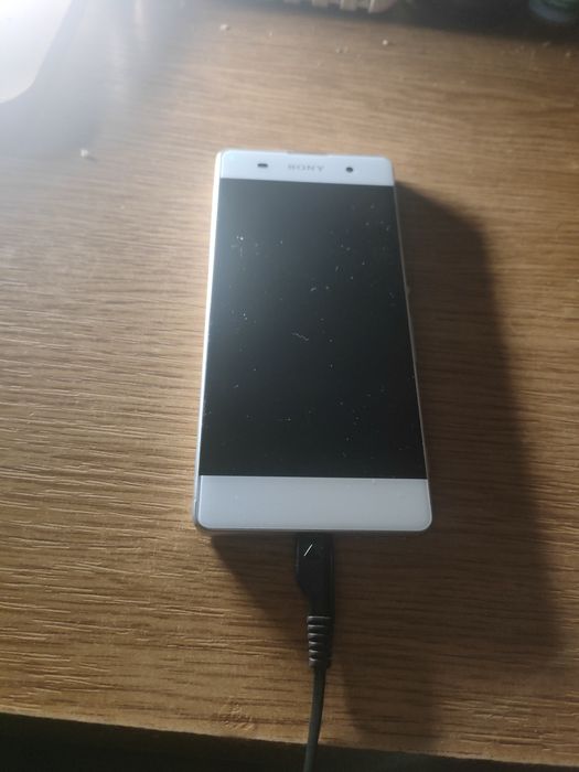 Sony Xperia F3311
