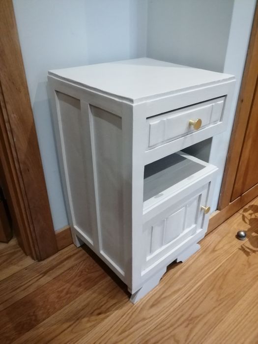 mesa cabeceira antiga restaurada