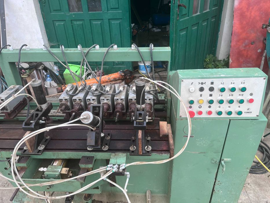 Wiertarka oscylacyjna  dłutarka  wielowrzecionowa do łóżeczek i mebli.