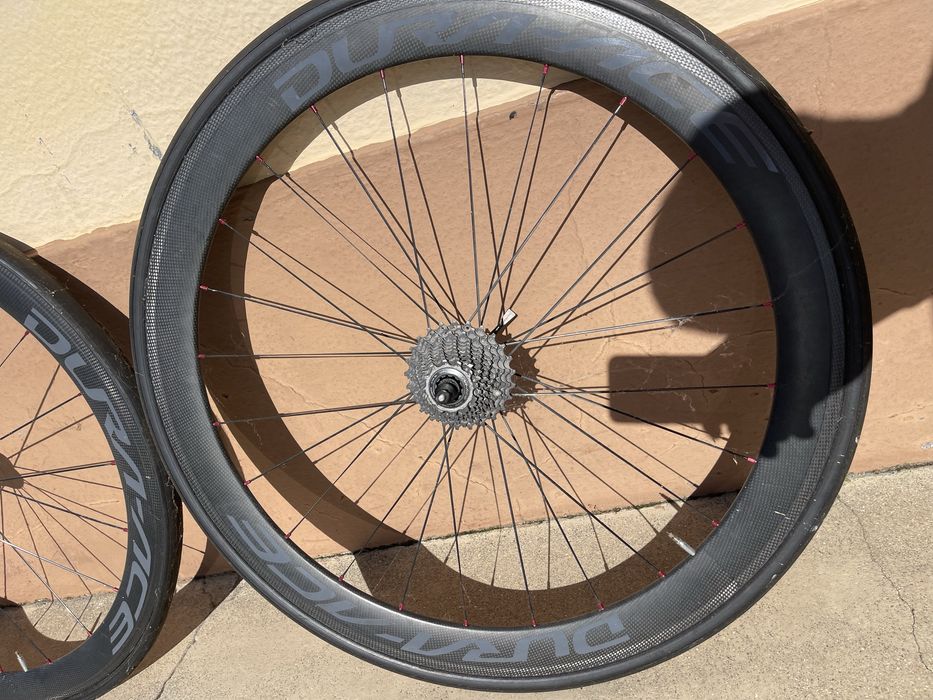 Rodas de estrada em Carbono Dura Ace com cassete e pneus