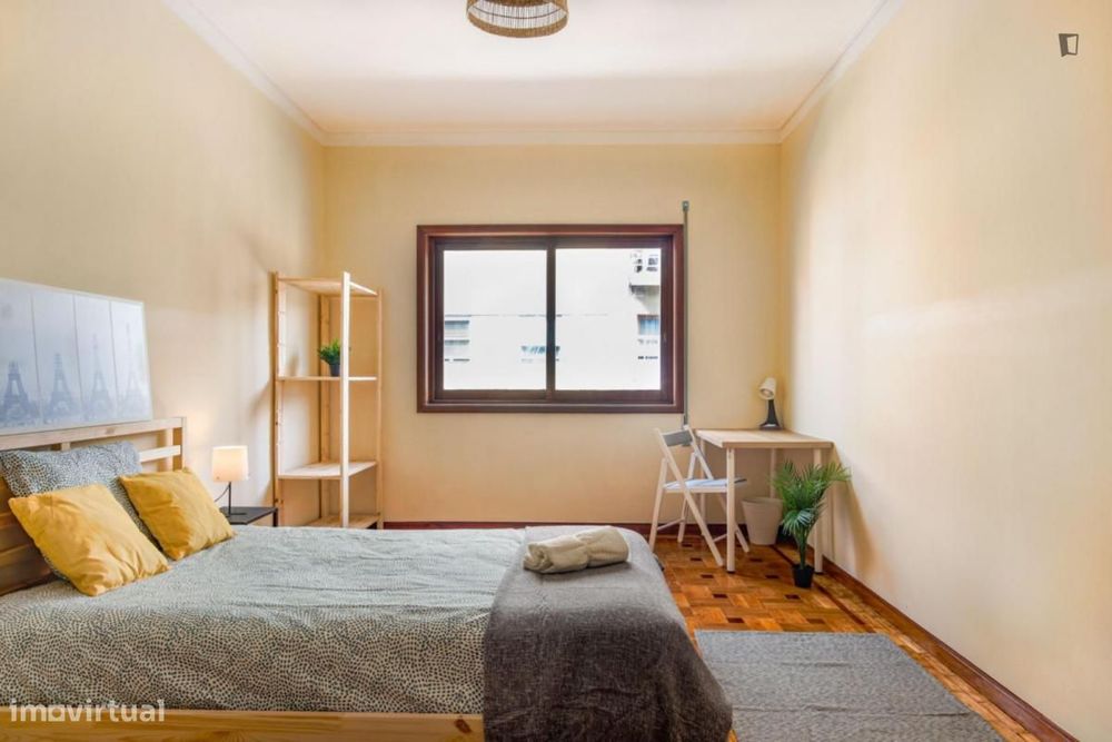 Quarto - localizado em Santo Ildefonso Porto