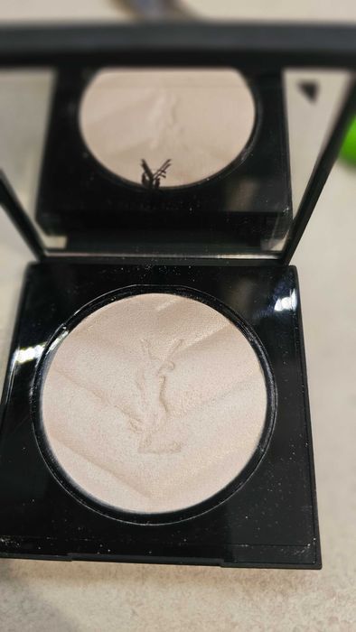 Rozświetla Ysl Yes Saint Laurent