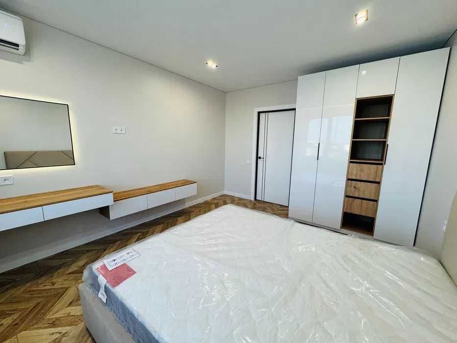 НОВА!!!  2 кім. квартира з ремонтом та меблями В ЦЕНТРІ