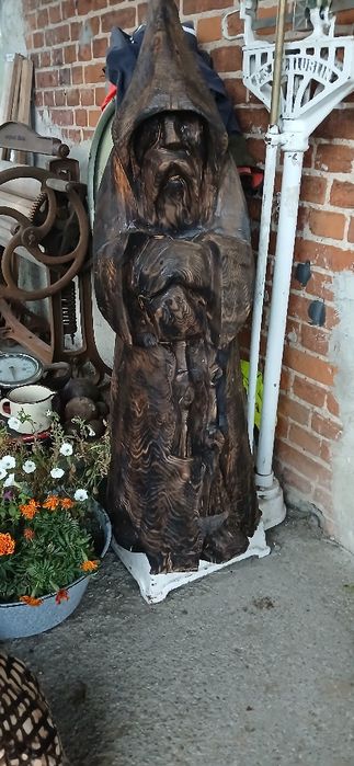 Rzezba do ogrodu w drewnie