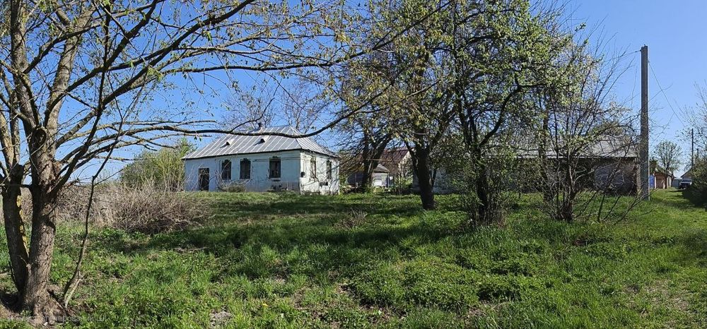 Продається ділянка з будинком!