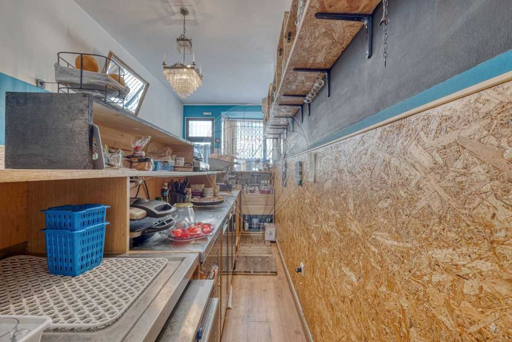 Trespasse de café com esplanada interior por motivos pessoais – Preço incrivel