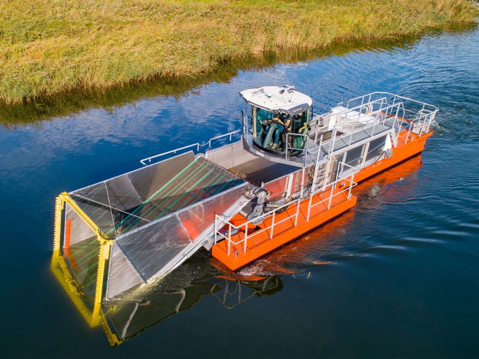 Земснаряд лодка корабль CONVER MC106 чистить водоемы озера