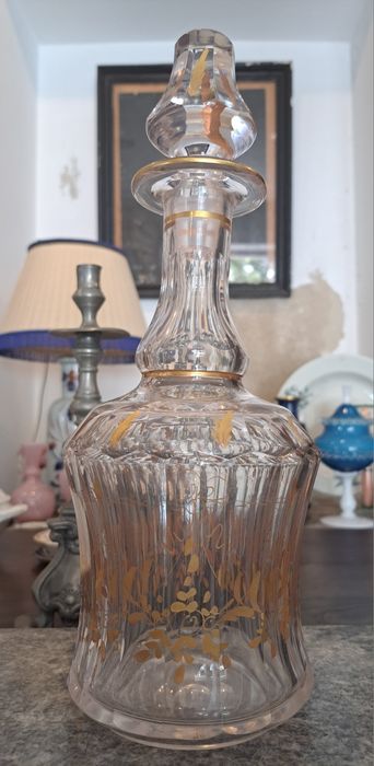 Garrafa de cristal antiga pintada à mão