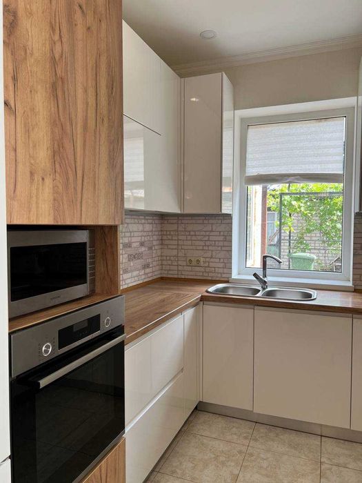 Продається домоволодіння з 2-ма будинками