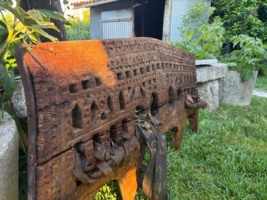 Canga de Bois em Madeira Ricamente Esculpida (Arte Popular / Etnografia)