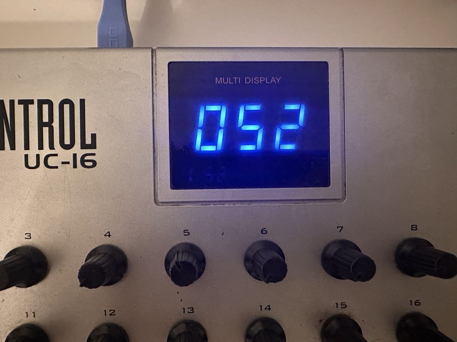 Evolution UC16 MIDI controller64284814445570124