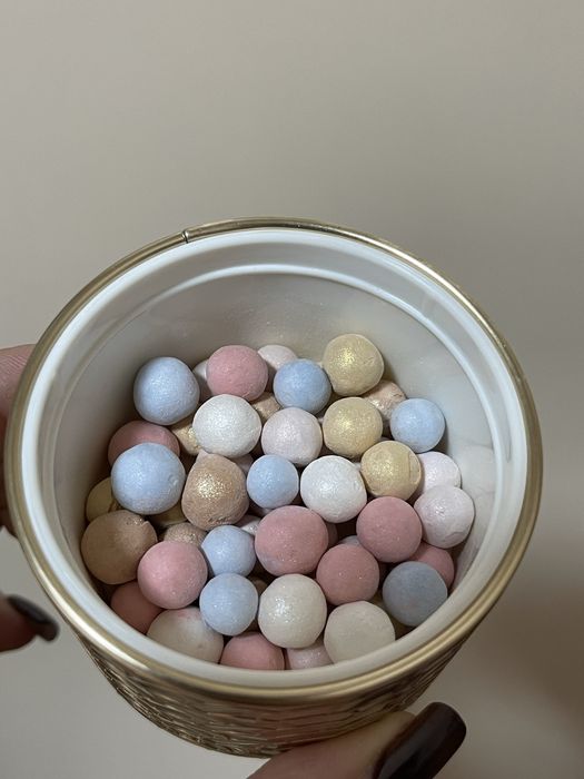 GUERLAIN.Météorites Blooming Glow Light Revealing Pearls of Powder