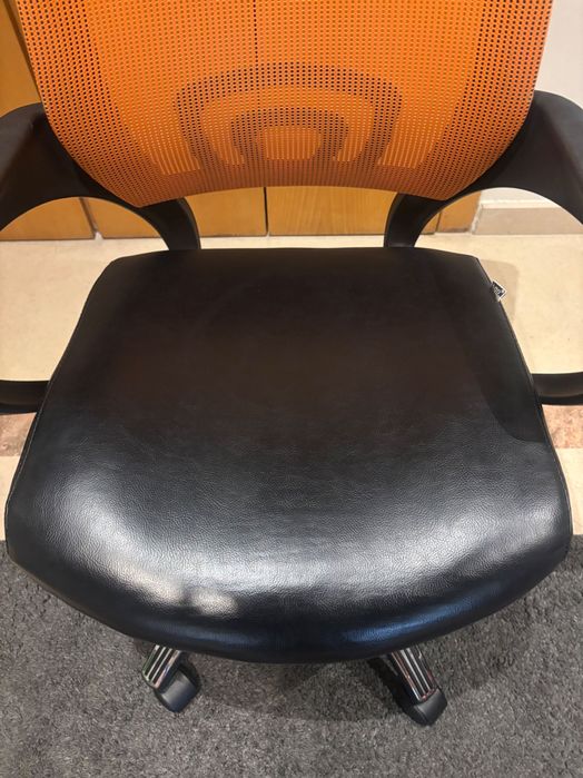 Cadeira escritório giratória em óptimo estado