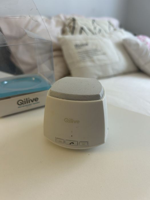 Coluna Qilive + caixa + cabo de carregamento