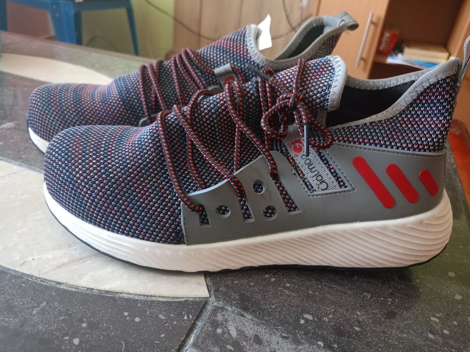 Buty robocze z kompozytowym podnoskiem chroniącym palce.