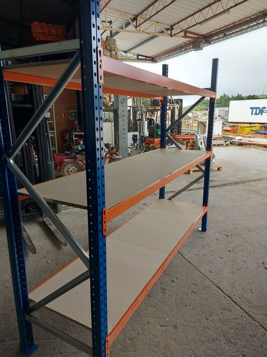 Estante de arrumação bastante resistente