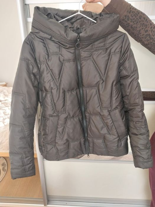 Осіння жіноча куртка, розмір 48